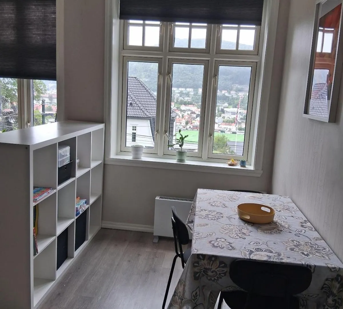 Cozy & Central 10min to Bergen Center Διαμέρισμα